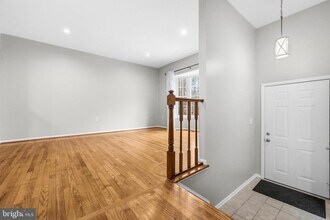 10058 Chestnut Wood Ln in Burke, VA - Building Photo - Building Photo