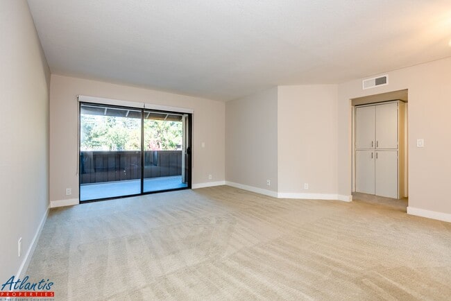 1001 E Evelyn Ave in Sunnyvale, CA - Building Photo - Building Photo