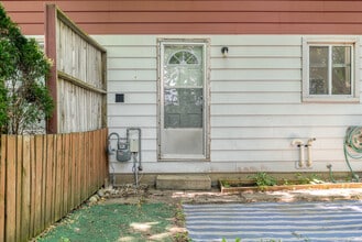 30A Amos Av in Waterloo, ON - Building Photo - Building Photo