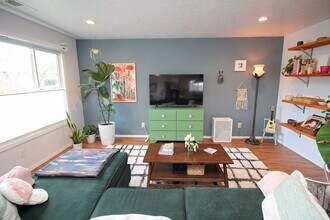 205 NE 79th Ave in Portland, OR - Building Photo - Building Photo