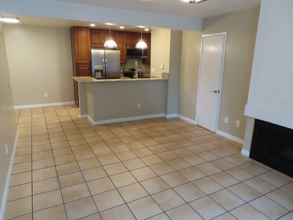 9169 Village Glen Dr in San Diego, CA - Building Photo