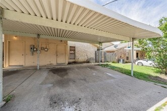 103 W Timberview Ln in Arlington, TX - Building Photo - Building Photo