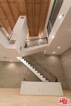 717 Highland Ave in Los Angeles, CA - Foto de edificio - Building Photo