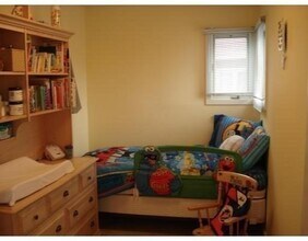 43 Fresh Pond Pl in Cambridge, MA - Building Photo - Building Photo