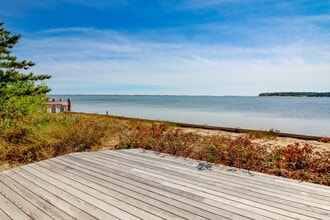 314 E Montauk Hwy in Hampton Bays, NY - Building Photo - Building Photo