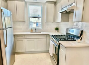 558-562-562 Court St, Unit 2 Left in Elizabeth, NJ - Foto de edificio - Building Photo