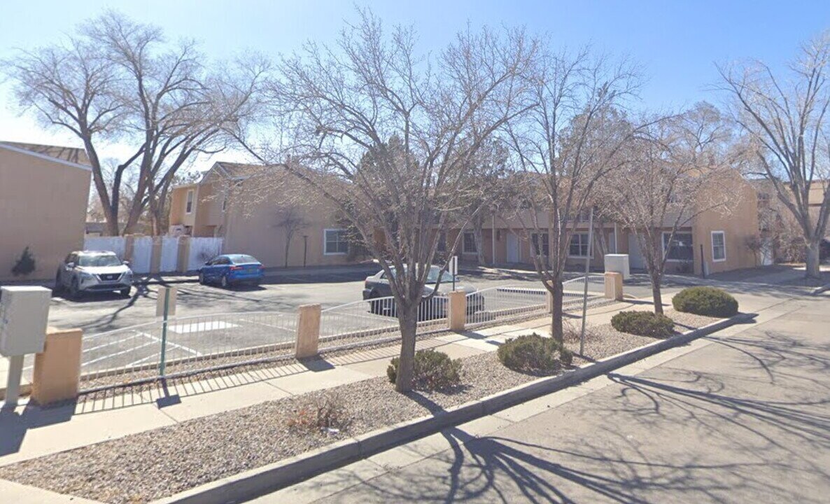 700 Fruit Ave NW in Albuquerque, NM - Building Photo