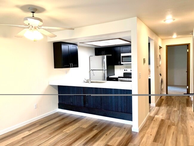 9350 Redmond Woodinville Rd NE, Unit B112 in Redmond, WA - Foto de edificio - Building Photo