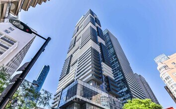 7-5107 Grenville St in Toronto, ON - Building Photo - Building Photo