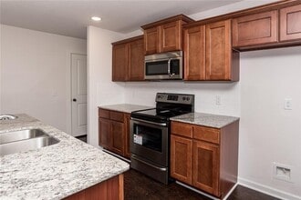 105 Lion Dr N in Gravette, AR - Foto de edificio - Building Photo