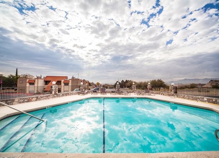 Sedona Peak in El Paso, TX - Building Photo