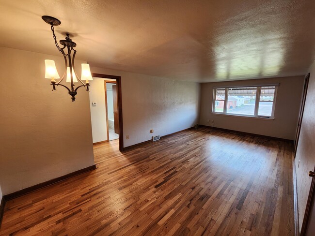 1439 Lincoln Way-Unit -D in White Oak, PA - Building Photo - Building Photo