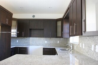 15635 SW 12th Terrace in Miami, FL - Building Photo - Building Photo
