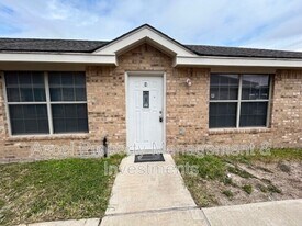 1004 Fort Hood Ave in Edinburg, TX - Building Photo