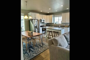 932 W 2840 N in Lehi, UT - Building Photo