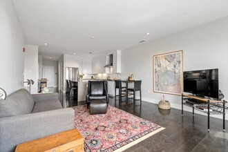 2 W 6th St, Unit 1 in Boston, MA - Building Photo - Building Photo