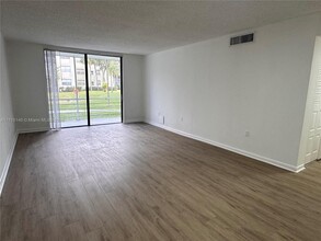 1810 N Lauderdale Ave, Unit 2109 in North Lauderdale, FL - Building Photo - Building Photo