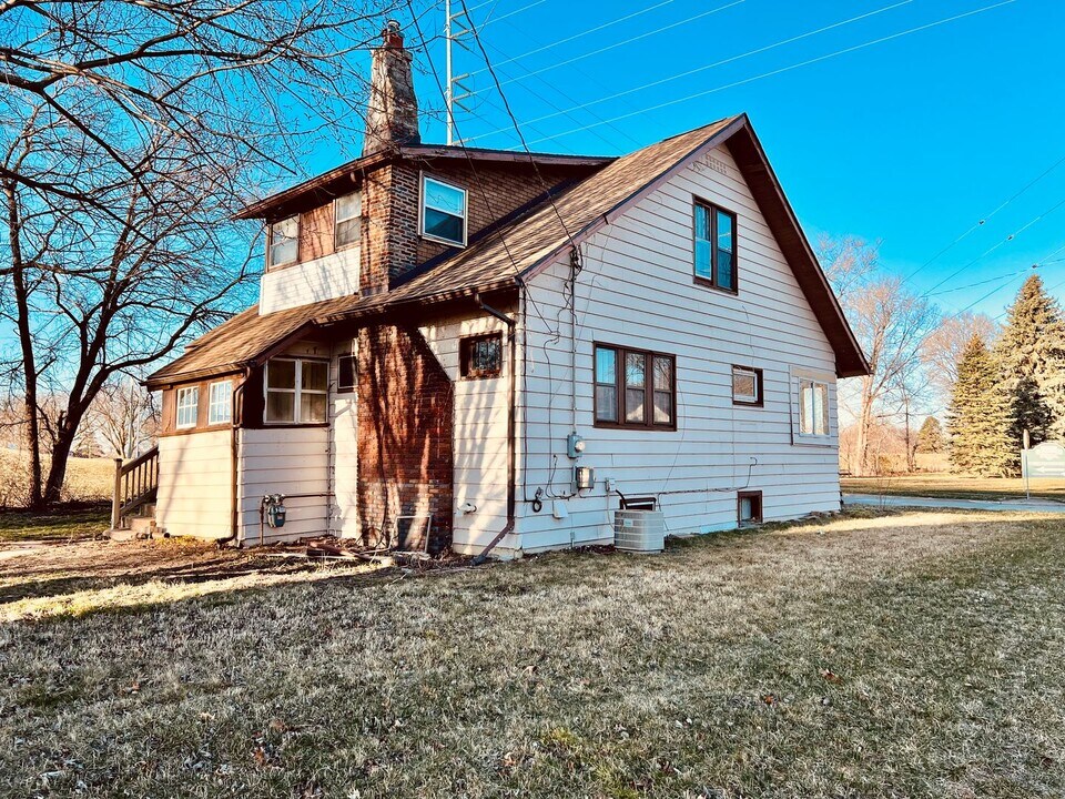 604 Burton Ave in Waterloo, IA - Building Photo