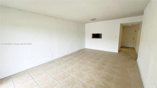 5201 Geneva Ct in Doral, FL - Building Photo - Building Photo