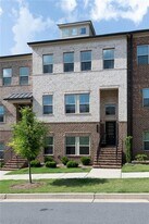 310 Commons Ave in Woodstock, GA - Building Photo