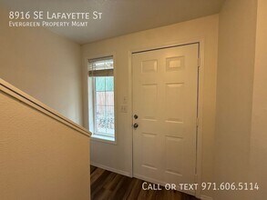 8916 SE Lafayette St in Portland, OR - Building Photo - Building Photo