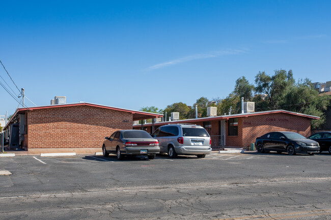 Loma Vista Apartments in Tucson, AZ - Building Photo - Building Photo