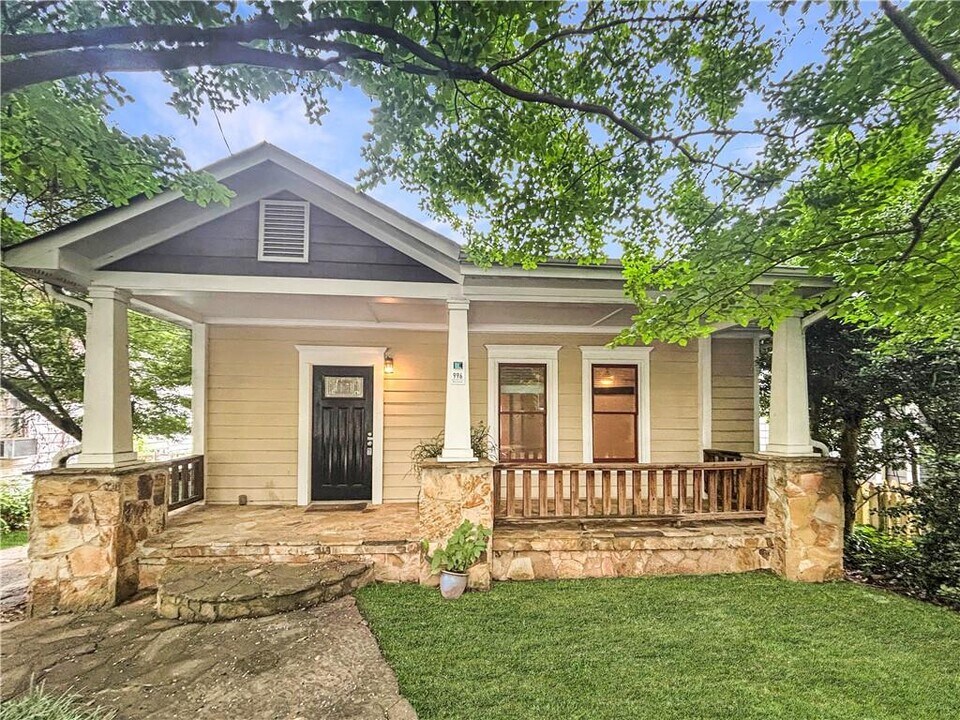996 Rice St NW in Atlanta, GA - Building Photo