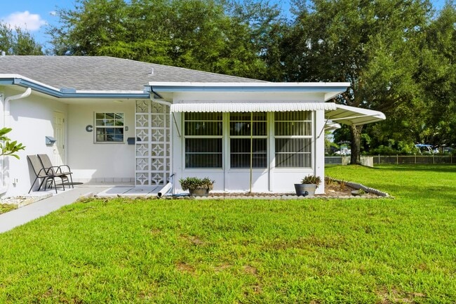 1167 S Drive Cir in Delray Beach, FL - Building Photo - Building Photo