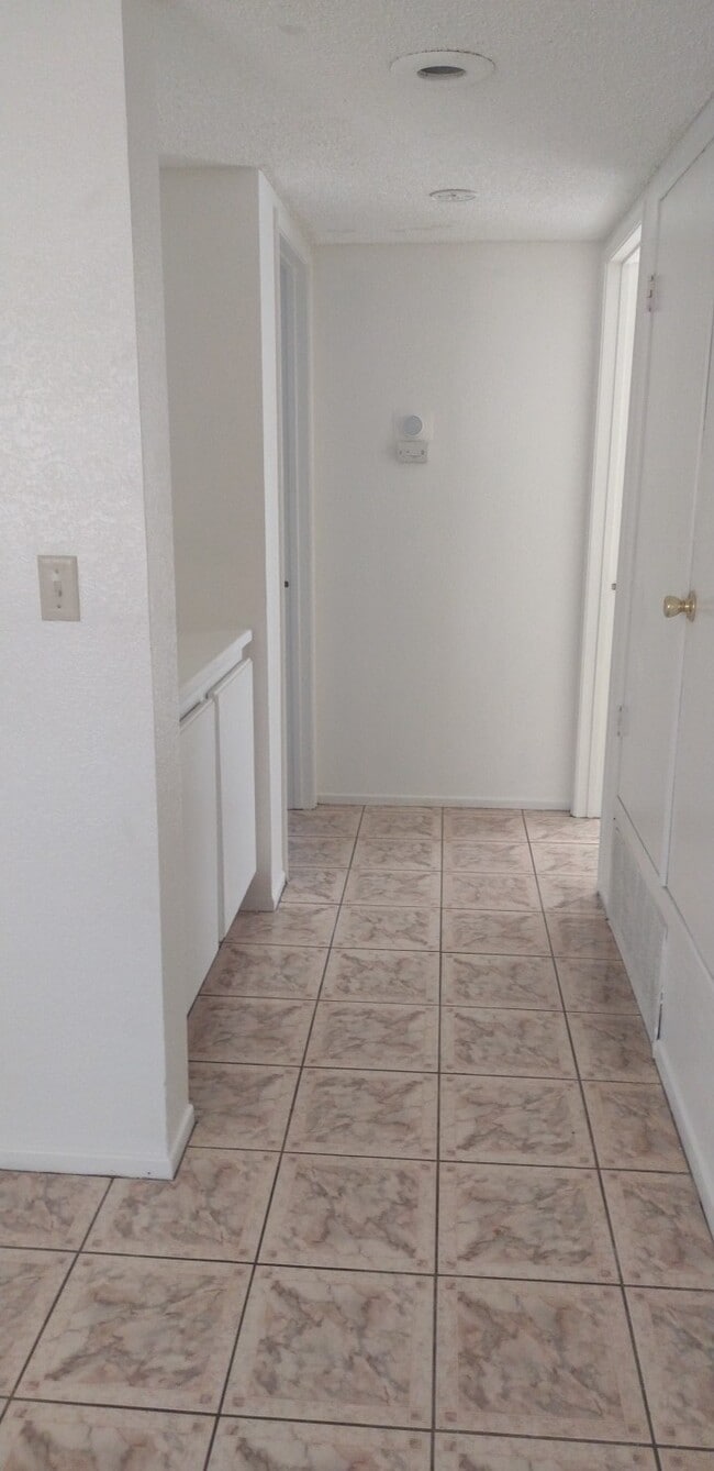 1022 E Ave Q-3 Ave, Unit A in Palmdale, CA - Building Photo - Building Photo