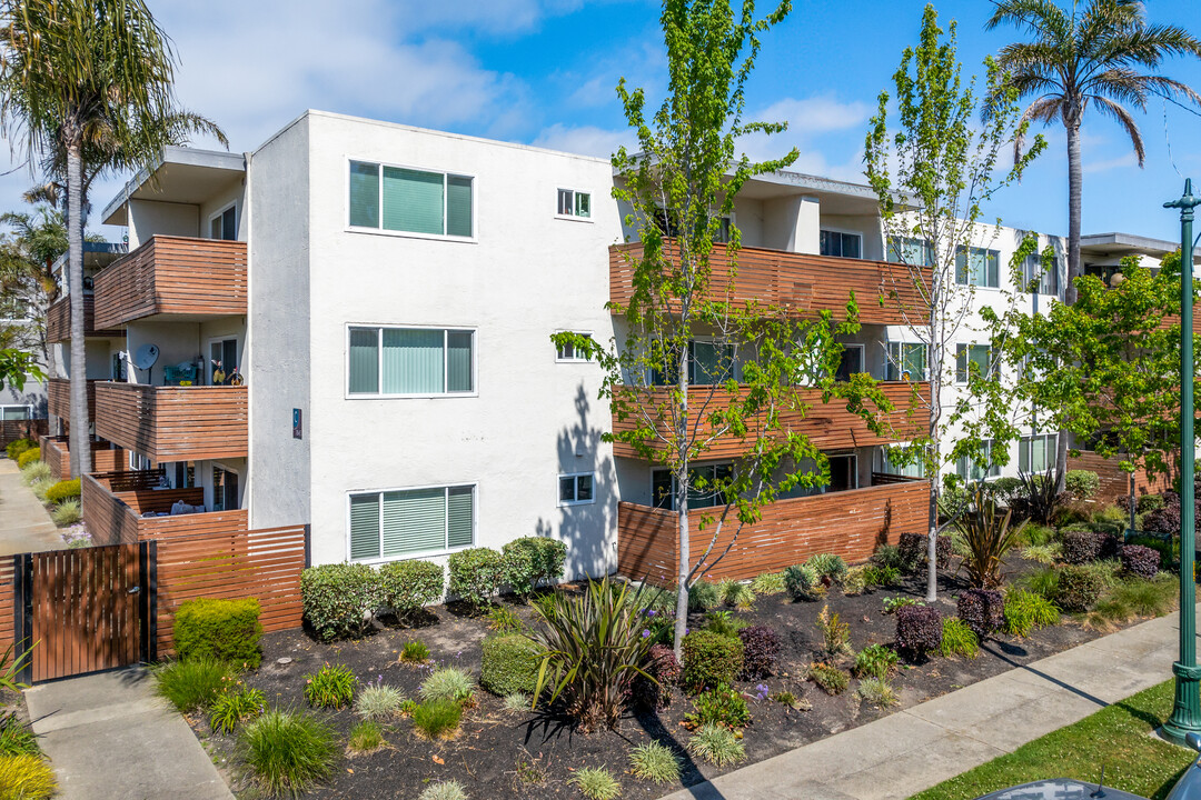 Rica Vista in Alameda, CA - Building Photo