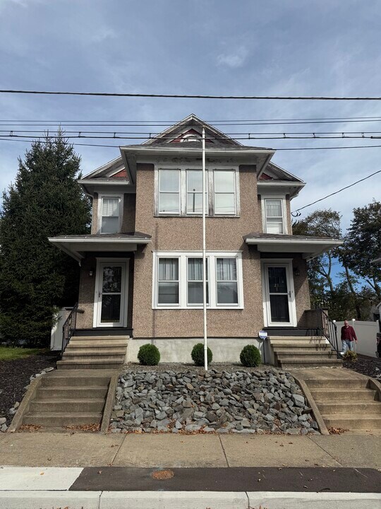 23 Linden St, Unit First Floor in Binghamton, NY - Building Photo