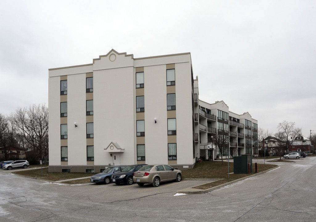 Monterey Park Condominiums in Guelph, ON - Building Photo