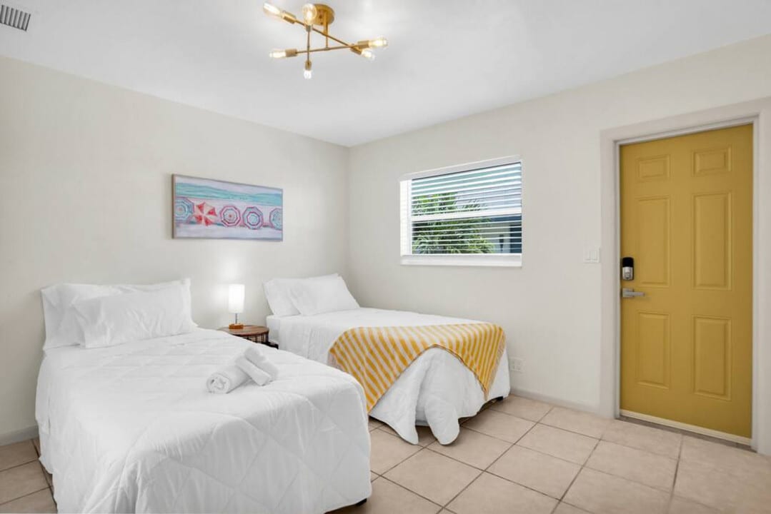1850 SW 24th St in Fort Lauderdale, FL - Building Photo