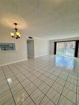 13700 SW 62nd St in Miami, FL - Building Photo