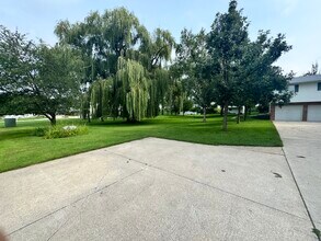 15468 250th Ave in Spirit Lake, IA - Foto de edificio - Building Photo