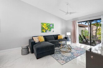 3068 S Oakland Forest Dr in Oakland Park, FL - Building Photo - Building Photo