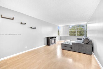 6500 Cypress Rd, Unit 408 in Plantation, FL - Building Photo - Building Photo