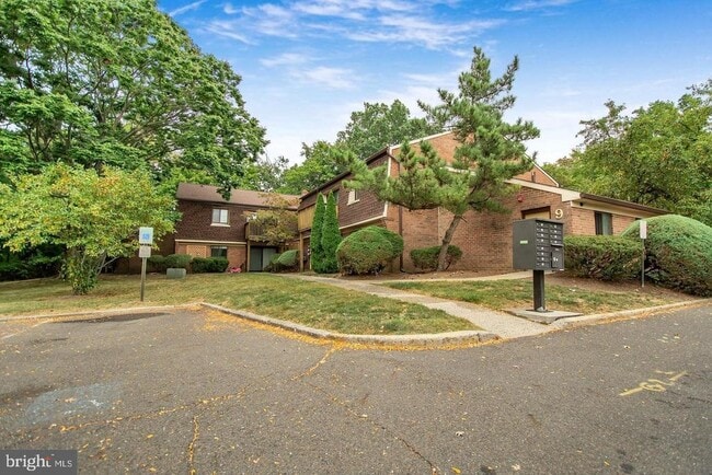 property at 905 Meadow Woods Ln