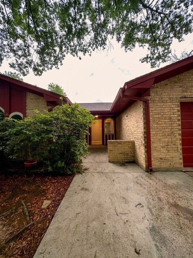 4410 Longhorn Dr in Baytown, TX - Building Photo - Building Photo