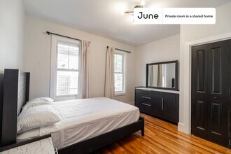 Room in Shared 5 bed/2 bath home, Unit D in Boston, MA - Foto de edificio - Building Photo