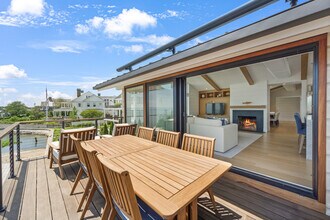 12 E Point Ln in Greenwich, CT - Building Photo - Building Photo