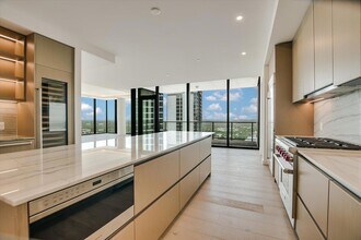 610 Davis St, Unit 4003 in Austin, TX - Foto de edificio - Building Photo