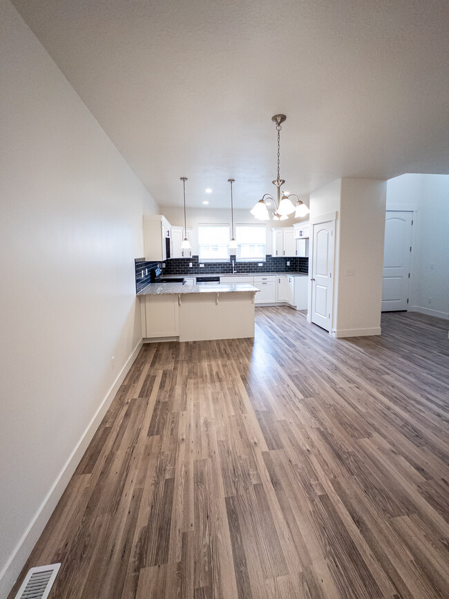 2028 N 3930 W in Eagle Mountain, UT - Building Photo - Building Photo