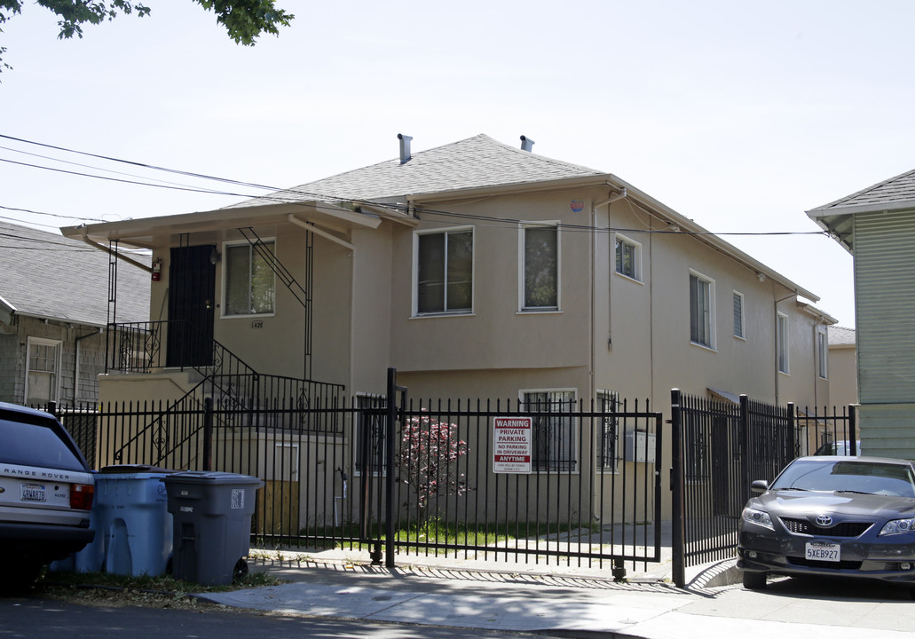 1420 Alcatraz Ave in Berkeley, CA - Foto de edificio