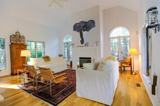 17 Timber Ln in East Hampton, NY - Building Photo - Building Photo