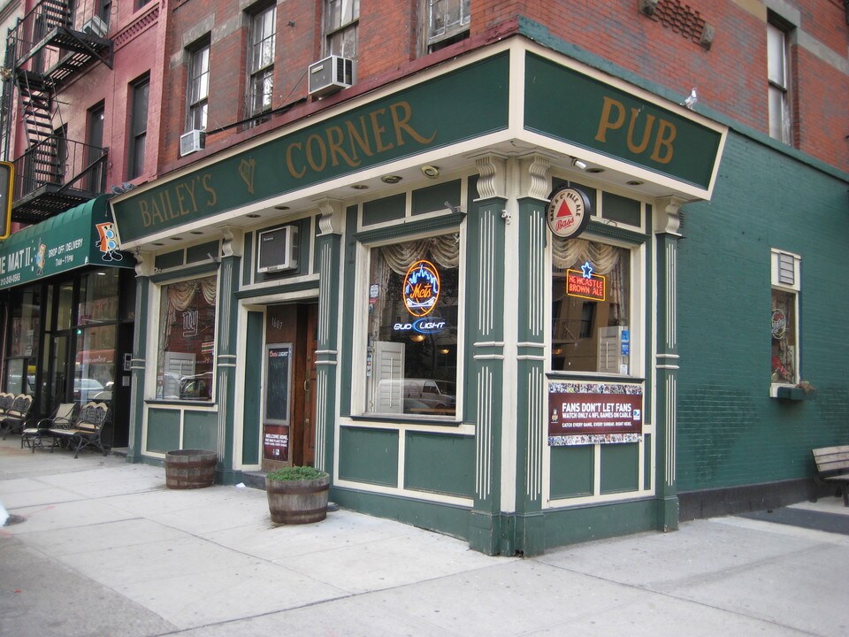 Bailey's Corner Pub in New York, NY - Building Photo