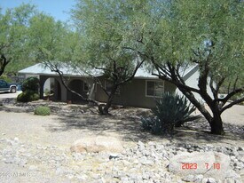 1940 W Manrad Dr in Wickenburg, AZ - Building Photo