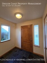 250 SE 2nd St in Newport, OR - Building Photo - Building Photo