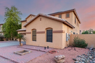 5349 W Bryce Ln in Glendale, AZ - Foto de edificio - Building Photo