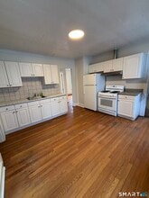 2395 Main St in Bridgeport, CT - Building Photo - Building Photo